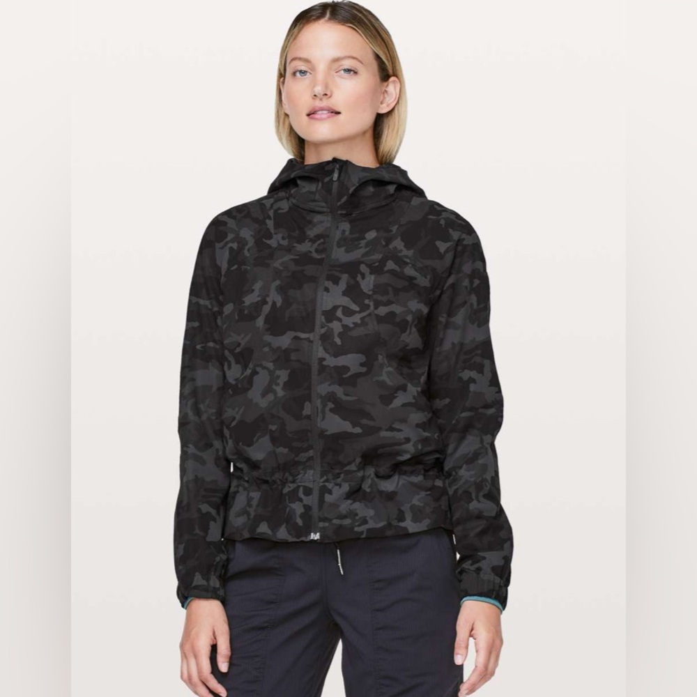 Lululemon Pack It Up Jacket Women's Black and Blue Camo Jacket sz 4 like new